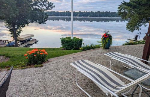 Dock, Deck and View Lakefront Chippewa Falls Studio - Foto 16