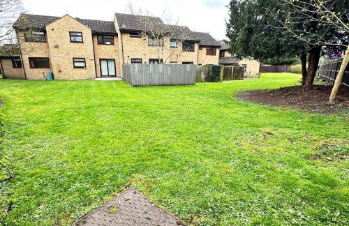 2 Bedroom Flat or Appartment near Heathrow with Garden - Photo 13