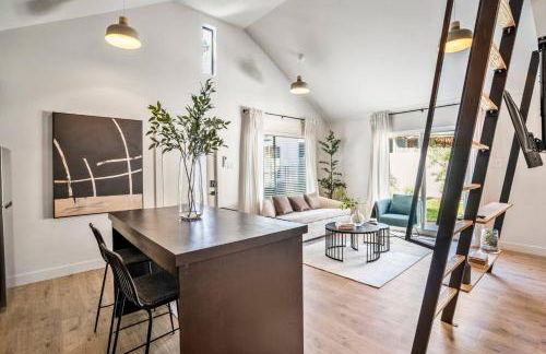 Tiny Home with a Cozy Loft for Quiet Moments - Foto 8