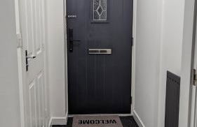 CLARITURF - 4 Bedroom Semi - Private Parking near Turf Moor, Town Centre, Transport and Motorway Links next to Canal, 3 Parks and Lake - Sky and Netflix - Foto 31