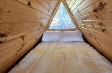 Rustic Tree A-Frame with Original Design by Tappan Lake in Ohio - Foto 23