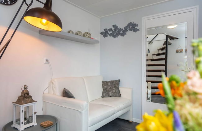 Charming Beach Getaway - Photo 8