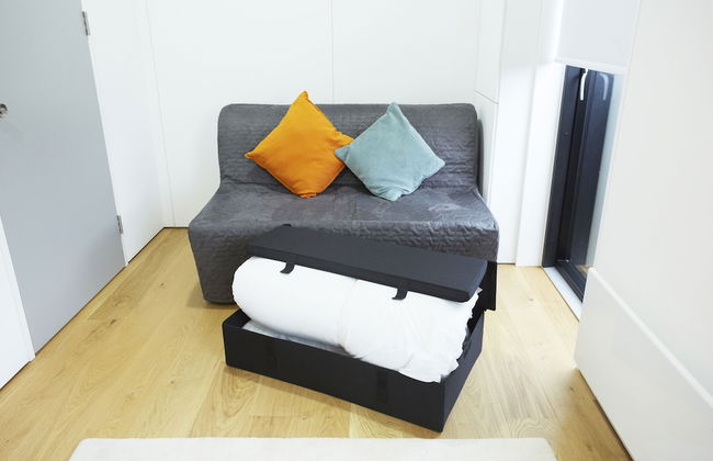 Stylish modern home in Manchester city centre with parking - Photo 17