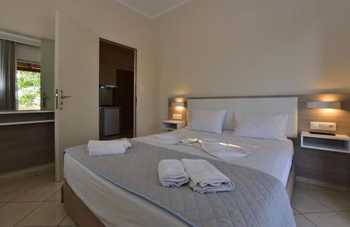 Flisvos Rooms - Photo 65