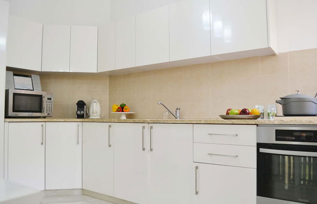 Beautiful Modern Apartment 3BDR E3 - Photo 15