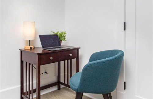 Modern Tudor Style Carriage House - Patio & grill - Foto 14