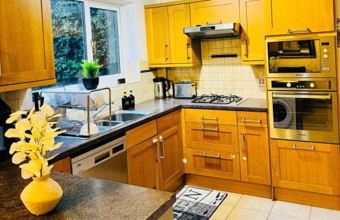 Beautiful and Spacious 4 Bed Room House In Coleshill-NEC - Foto 33