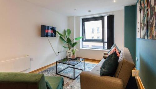 Elegant City Retreat Contemporary 2BR 2BA Netflix Included - Photo 4