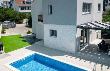 Villa Lumaka Sun - Amazing Home In Brodarica with 4 Bedrooms, Wifi, Outdoor Swimming Pool and Heated Swimming Pool - Photo 1