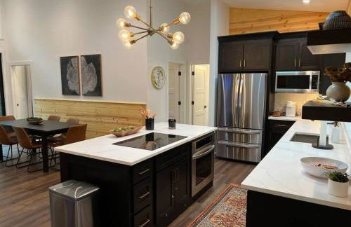 Modern Mountain Getaway with Hot Tub, Fire Pit - Foto 5