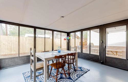 15mins to Downtown- Adorable on Taylor Both Units - Photo 6