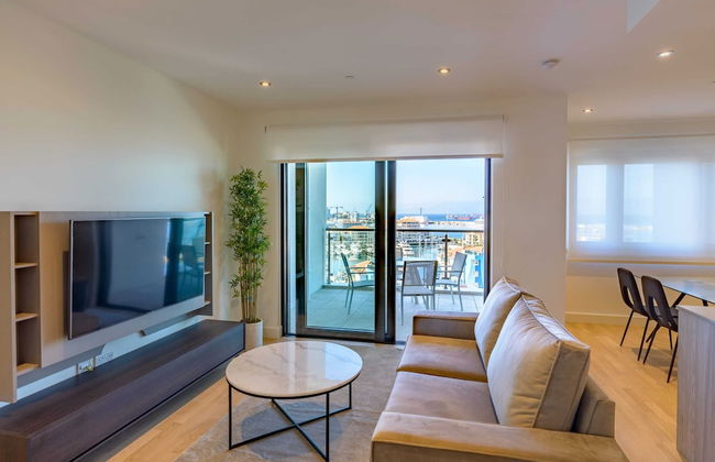 Luxury Modern Apartment With Exceptional Views! Hosted by Sweetstay - Photo 21