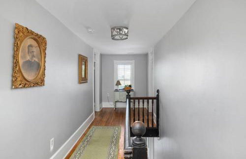 The Lyellton House: Water View, Steps from Beach - Foto 35