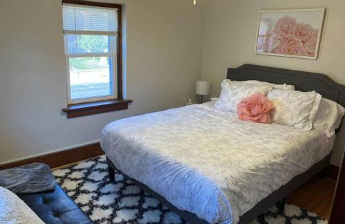 The Parsonage of Marshall-4BR 2BA Entire House - Foto 4