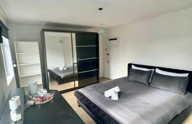 Master Bedroom in a house share thirty minutes away from Waterloo Station Shared Bathroom - Foto 7