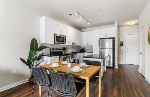 Chic 1BR Alexandria Retreat - Fast Metro Access - Photo 3