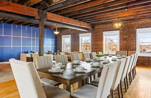 KING Penthouse Sleep8 4Bed 3BR 2BA Swepson Loft - Foto 24