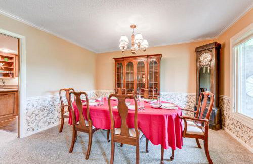 Spacious Mount Pleasant Home with Grill and Yard! - Foto 11