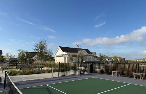 Spacious 4BR Oasis - Pool - Patio - 8 Min to Kalahari - Foto 2