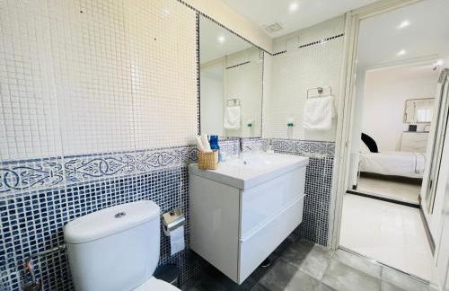 Magnifica vivienda a 650m de la playa en Marbella - Photo 17