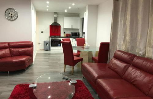 Nicely furnished 2 Bedroom Property Independent with Parking - Foto 38
