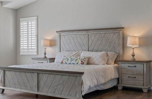 French Country Charm with Pool and Mountain Views - Foto 43