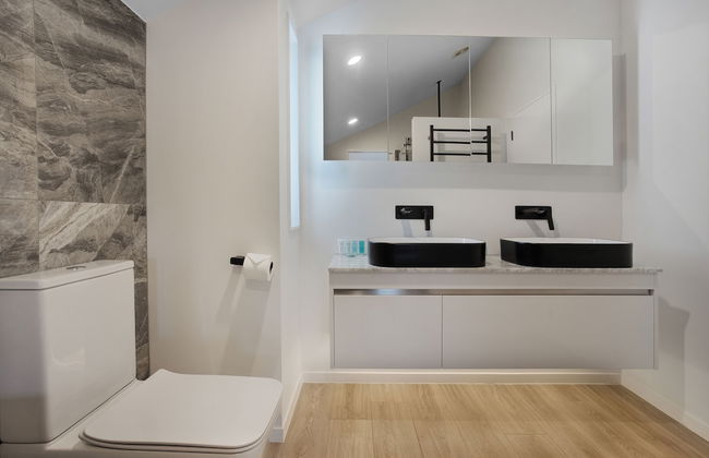 The Oasis Home with Hot Tub and Parking - Foto 24