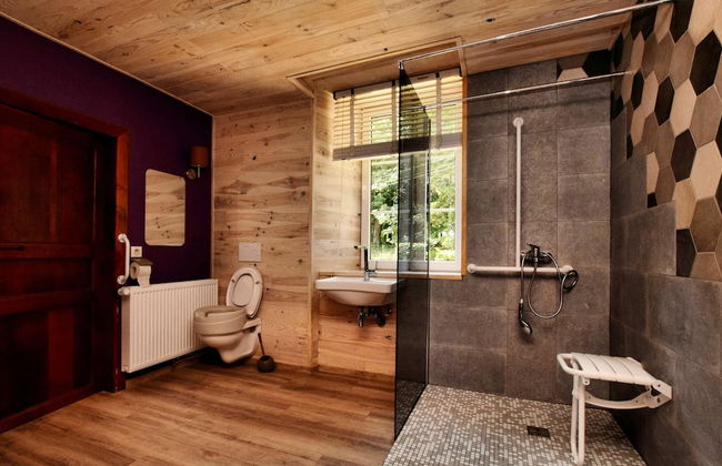 Magnificent Holiday Home in Baronville With Heated Pool & Billiards - Photo 24