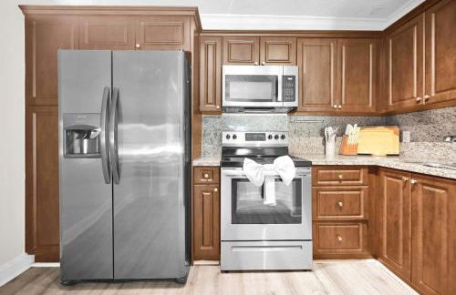 Serene Poolside Getaway Lake Access Parking - Foto 51