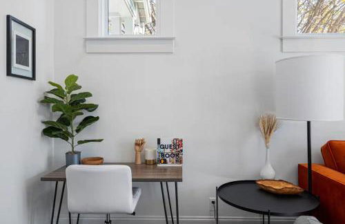 Tranquil East Nashville Zen Retreat with 2 Patios, Garage Parking, Yoga Mats Included, Covered Patio and Deck, Walk to Five Points Dining & Bars, Board Games, 10 Min to Broadway, 24 Hr Hospitality - Foto 7