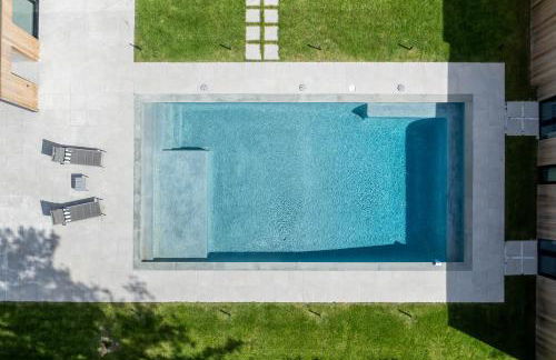 Blue Jay Villa by Rove Travel - Luxe Home with Pool - Foto 35