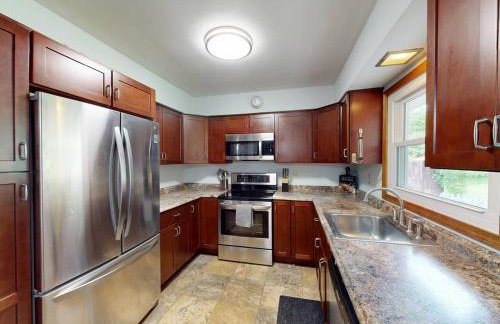 Rustic Kirtland Farmhouse Retreat - Foto 15