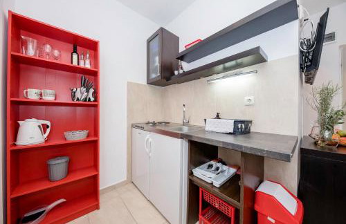 Apartments by the Beach with Pool and Lounge Beds - Miral Apartments - Foto 44