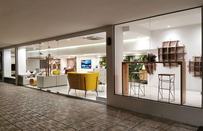 Benviar Tonson Residence - Photo 9