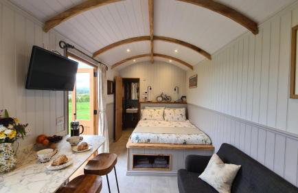 Honey Bee - Comfortable luxury shepherds hut with hot tub - Foto 8