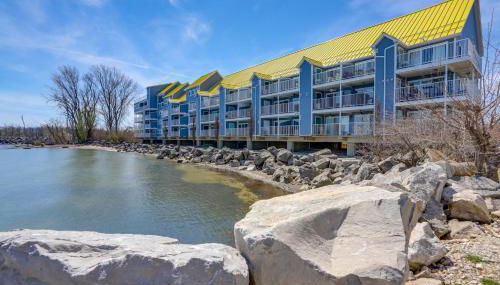 Waterfront Bass Island Retreat with Balcony and TV - Foto 3