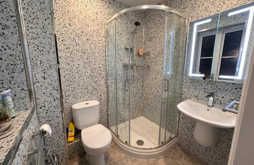 Cosy detached 3-bed, free parking, near Manchester - Foto 13