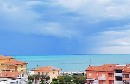 Marotta, 50 mt dal mare, Aria condizionata, Wi-Fi gratuita, 2 camere, 6 letti, - Foto 41