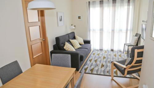 Quiet, Modern Apartment - Photo 2