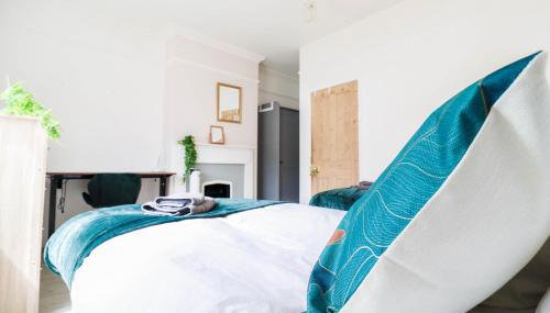 Spacious 4-Bed Home, Perfect Stay with Free WiFi - Foto 4