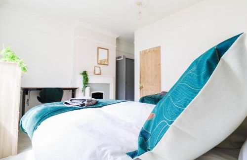 Spacious 4-Bed Home, Perfect Stay with Free WiFi - Foto 4