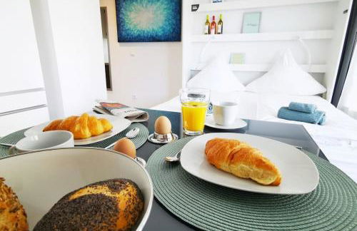 HH 02 by ROCKCHAIR - SUPERHOST Status - Modernes Apartment mit sonnigem Balkon & premium Boxspringbetten in Winterhude - Hamburg Top Geheimtipp - Foto 28