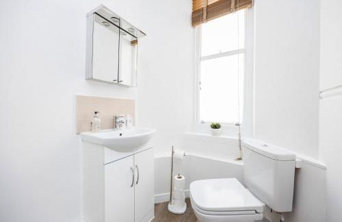 Leicester Square Apartment - Photo 15