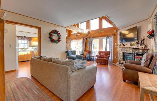 Steps From Lake George! 8-Acre Home with Dock Access - Foto 3