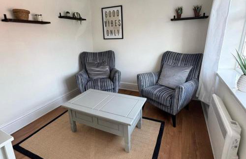 Cottage - Sleeps 4 - Pets Ok - Patio - Parking - Foto 10