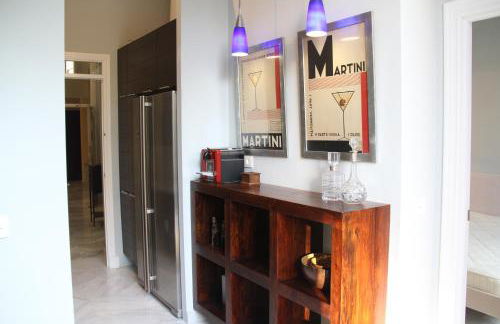 Elegant 2 Bedroom Apartment in Historic 1882 Building Central Sevilla Private Parking & Country Club Access - Foto 18