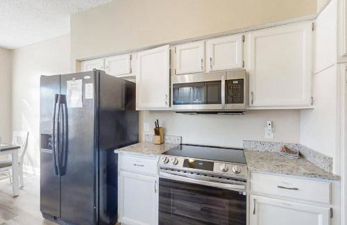 Spacious and quiet home with private patio & enclosed yard - Foto 10