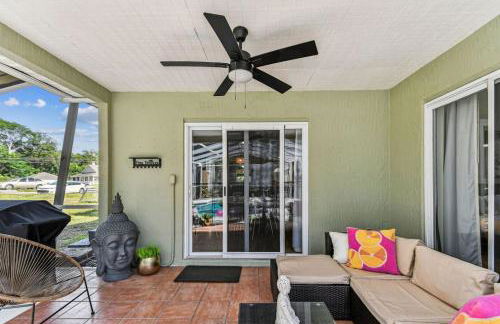 Relaxing Modern Home Sleeps 6 Pool BBQ Firepit - Foto 36