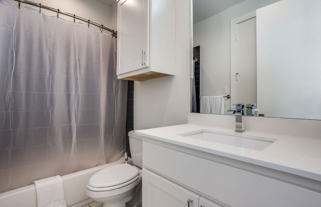 Upscale 2 bedroom Dallas TownHome - Foto 19