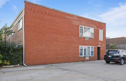 Convenient Mid and Extended Stay Near Airport - Foto 16